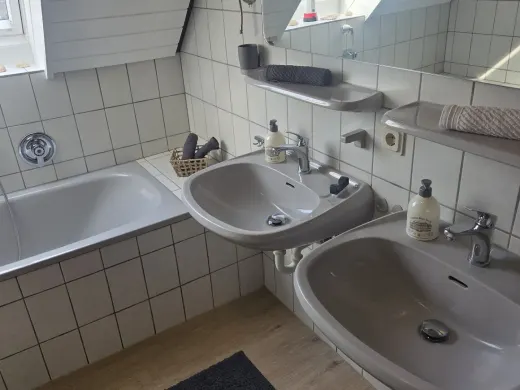 Badezimmer mit 2 Waschbecken